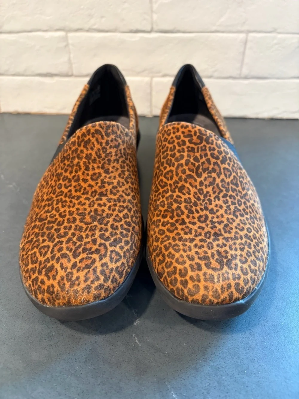 Clarks Collection sz 10 Kayleigh STep Cheetah Print leather Slip-On Shoes